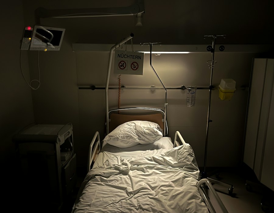 Hospital room with a bed and a patient monitor